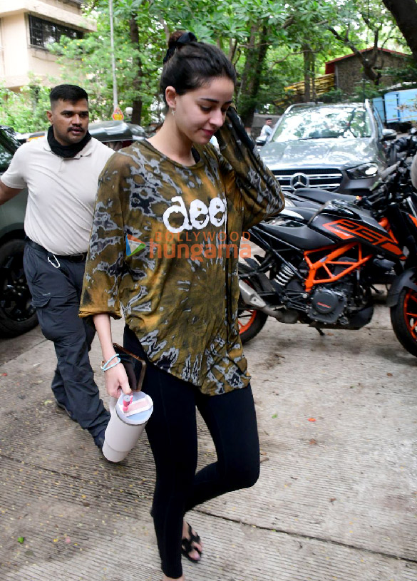 photos ananya panday spotted outside the gym in bandra 6