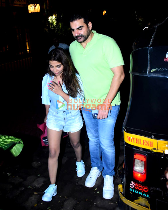 photos arbaaz khan and sshura khan snapped at the hospital 3