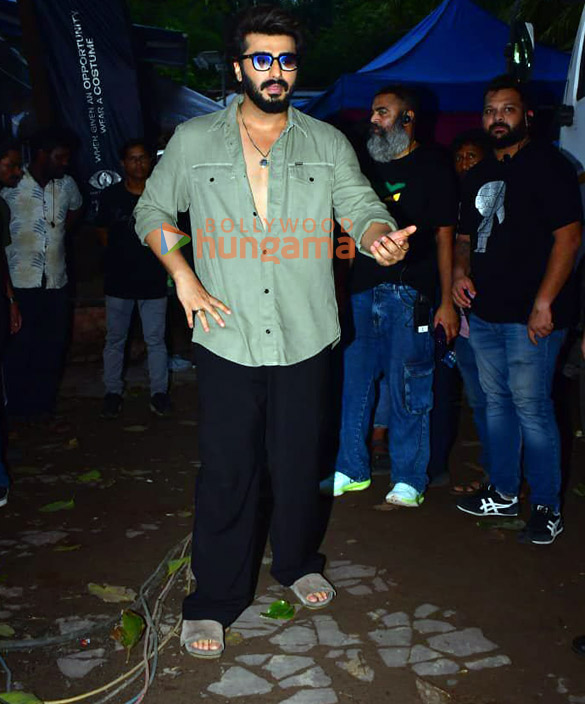 photos arjun kapoor snapped in juhu 1 8