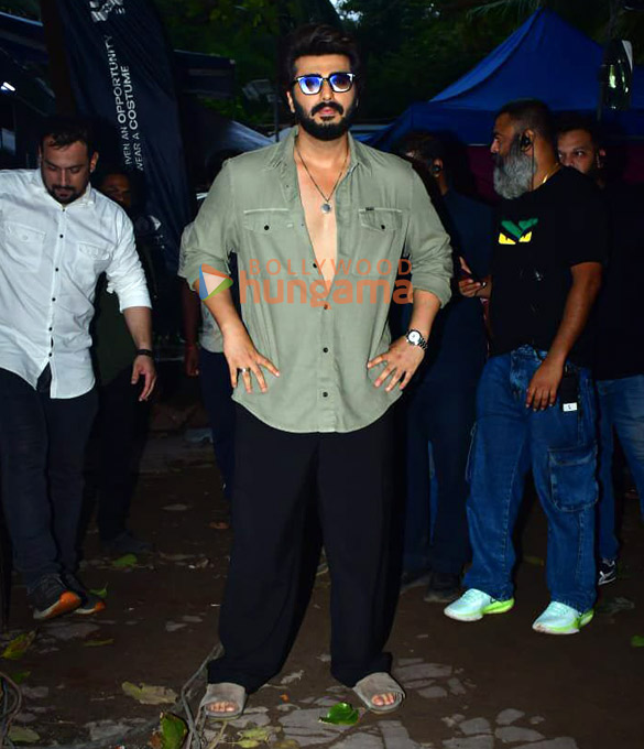 photos arjun kapoor snapped in juhu 5 2