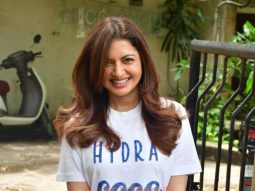 Photos: Bhagyashree snapped at Kromakay salon in Juhu