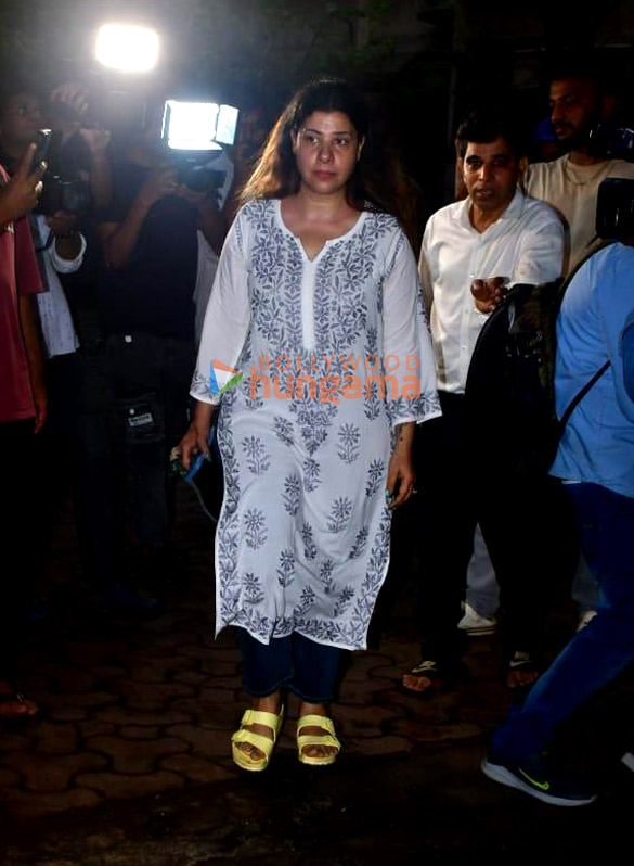 photos celebs arrive at farah khans house to pay last respects to menaka irani 836 1