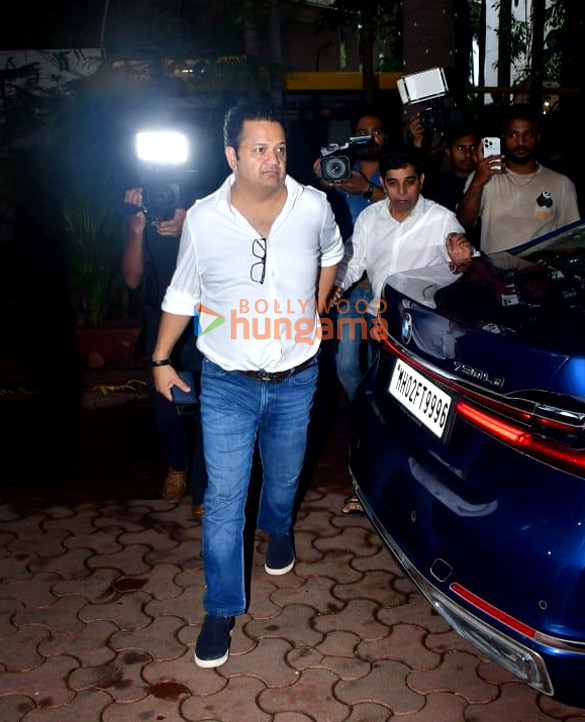 photos celebs arrive at farah khans house to pay last respects to menaka irani 836 2