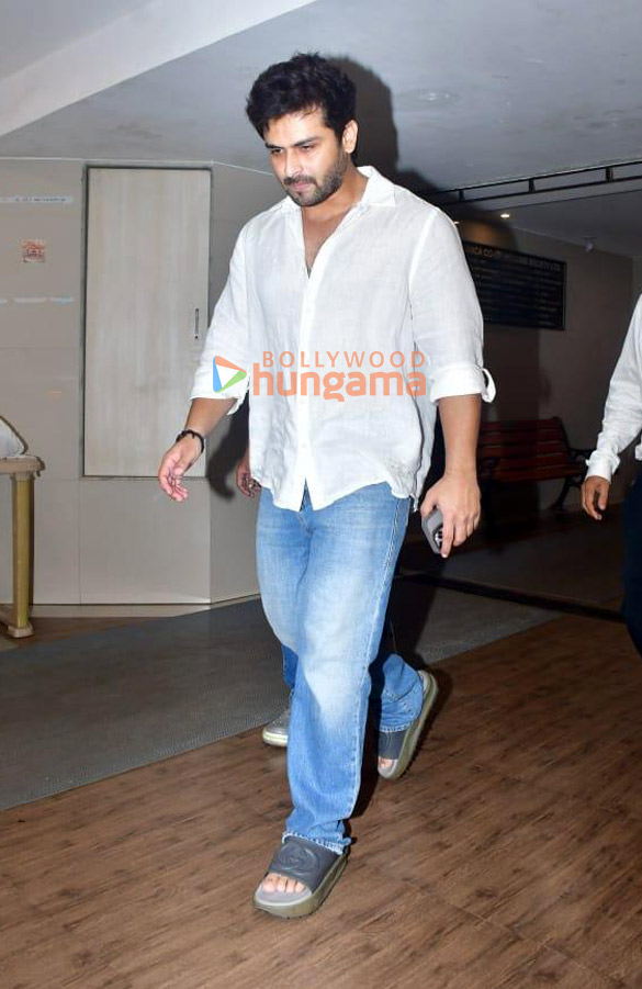 photos celebs arrive at farah khans house to pay last respects to menaka irani 836 4