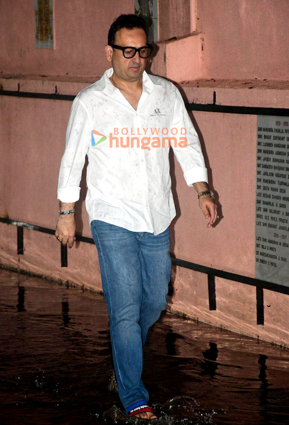 photos celebs attend krishan kumars daughter tishaa kumars funeral in mumbai 9
