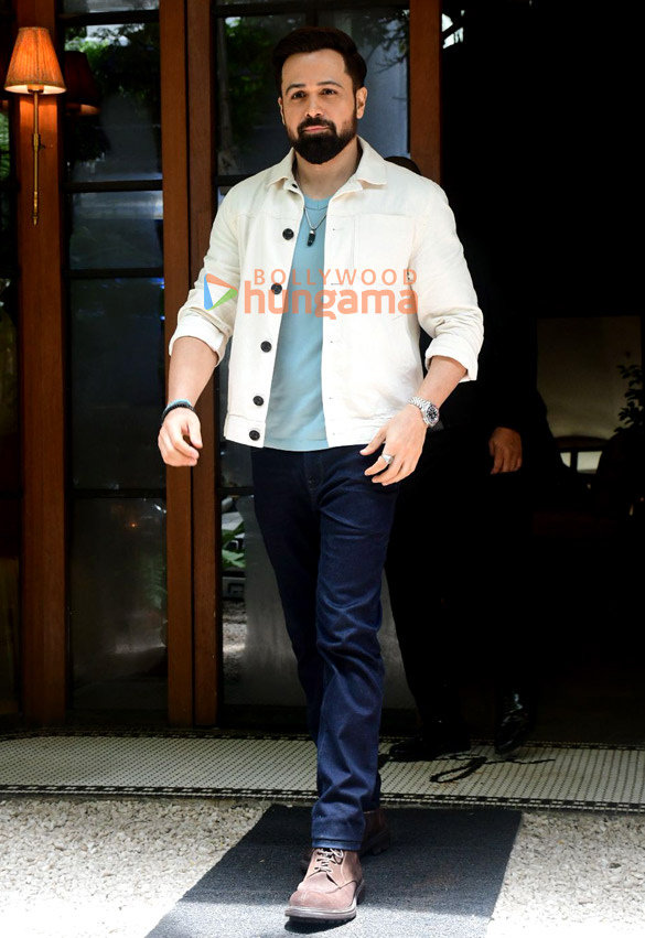 Photos: Emraan Hashmi spotted outside a cafe in Bandra Photos: Emraan Hashmi spotted outside a cafe in Bandra