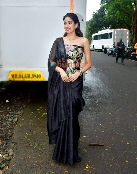 photos janhvi kapoor snapped promoting ulajh on the sets of bigg boss ott 4