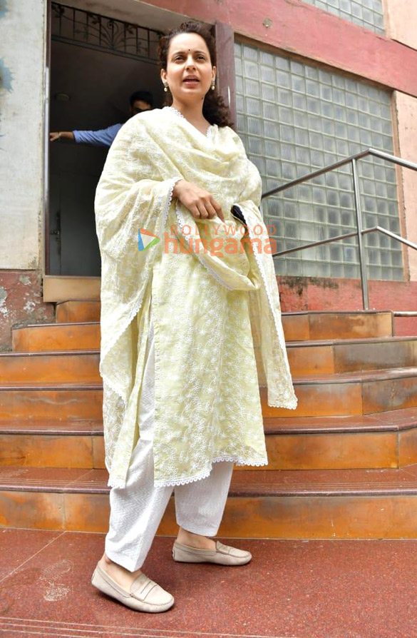photos kangana ranaut snapped in andheri 3