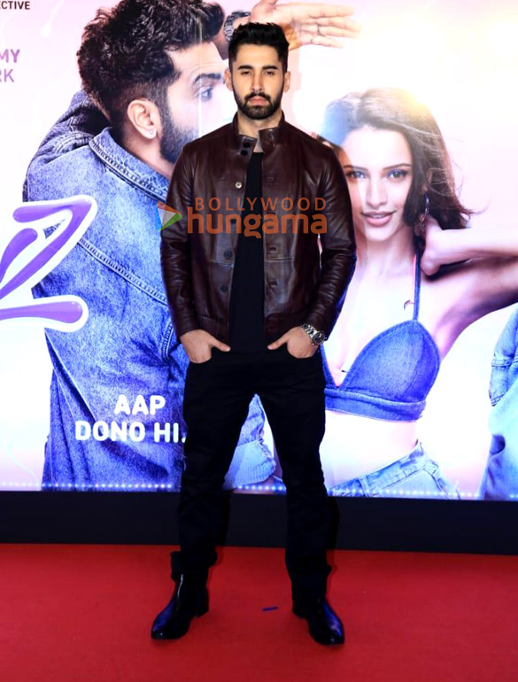 photos katrina kaif vicky kaushal triptii dimri and others grace the premiere of bad newz 9