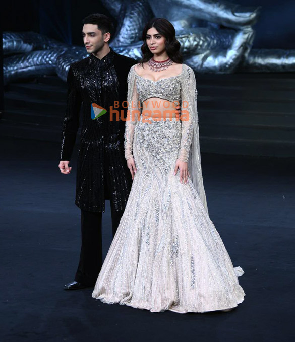 photos khushi kapoor and vedang raina walk the ramp for gaurav gupta at india couture week 2024 3