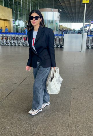 Photos: Mouni Roy and Mika Singh snapped at the airport