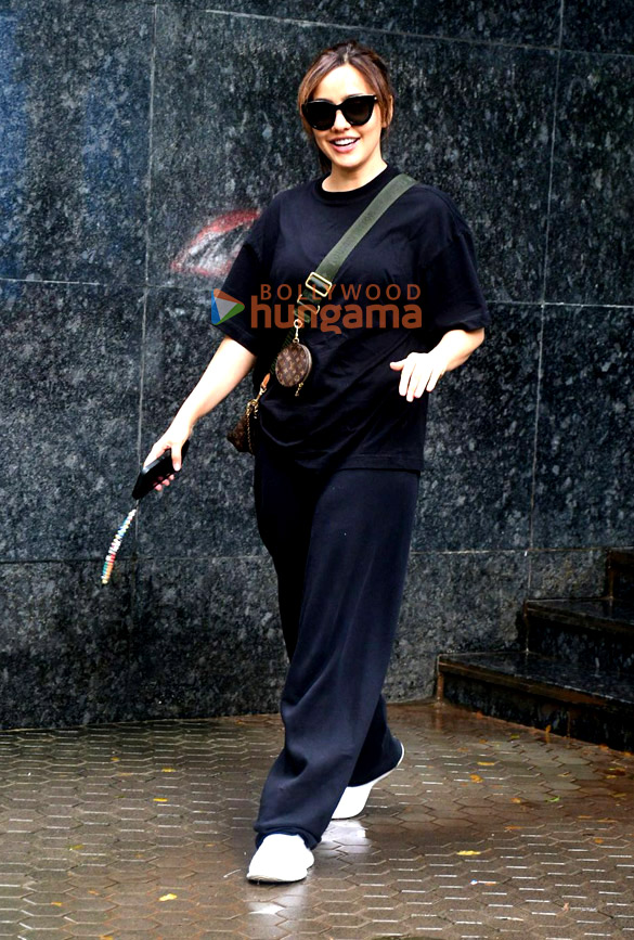 photos neha sharma snapped outside a clinic in santacruz 1