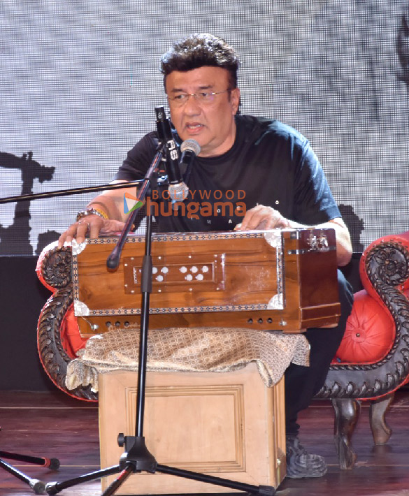 photos neil nitin mukesh sonu nigam javed akhtar udit narayan anu malik and others attend isamras event to pay tribute to legendary singer mukesh 11