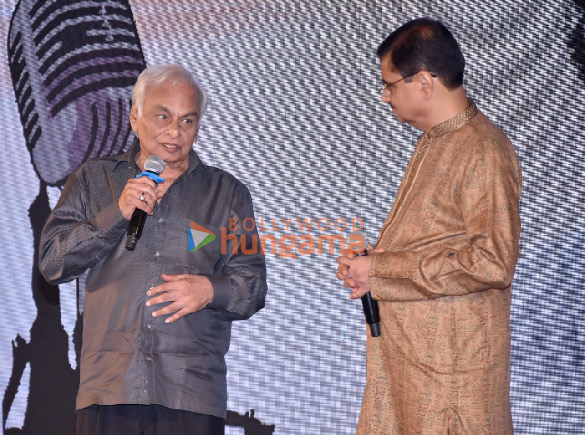 photos neil nitin mukesh sonu nigam javed akhtar udit narayan anu malik and others attend isamras event to pay tribute to legendary singer mukesh 9