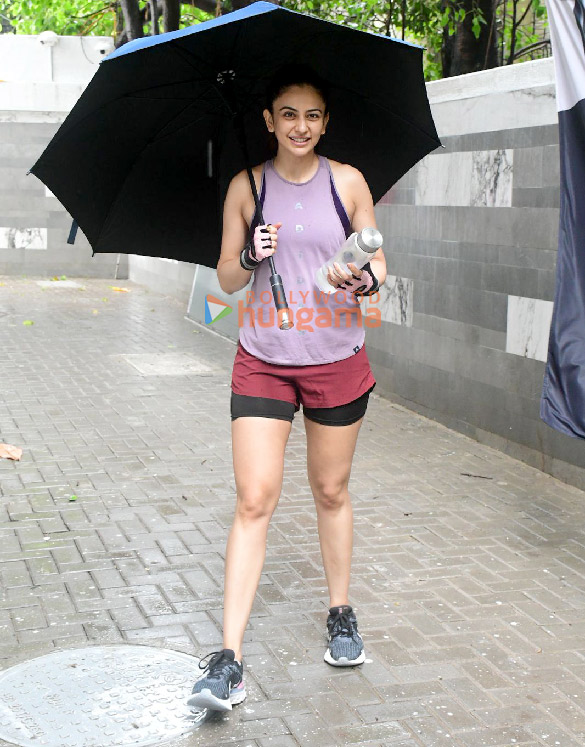 photos rakul preet singh snapped outside the tribe fitness studio in bandra 6