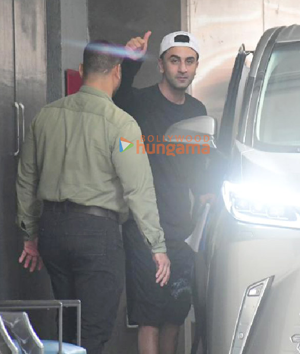 photos ranbir kapoor snapped in bandra 2 5