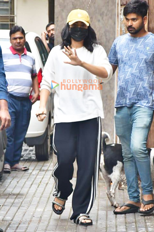 photos rashmika mandanna snapped in juhu 3 2