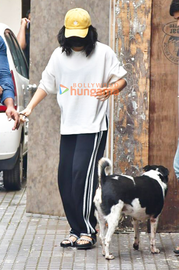 photos rashmika mandanna snapped in juhu 4 2