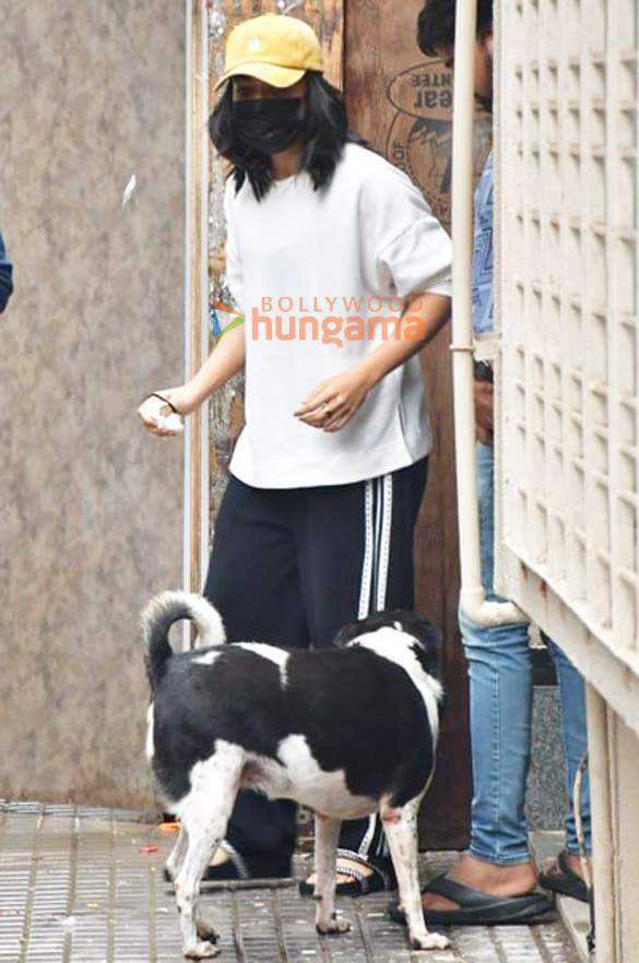 photos rashmika mandanna snapped in juhu 5