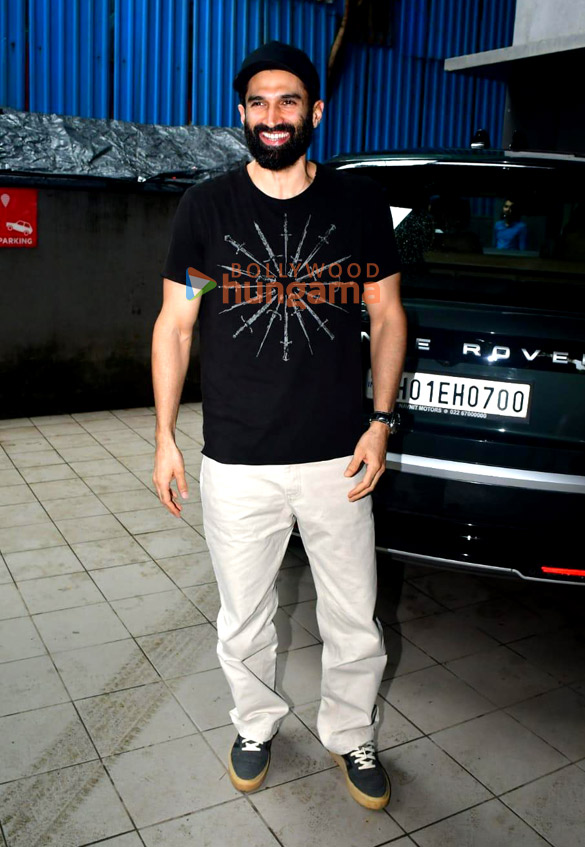 photos raveena tandon rasha thadani and aditya roy kapur snapped in andheri 3