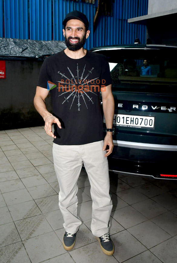photos raveena tandon rasha thadani and aditya roy kapur snapped in andheri 5