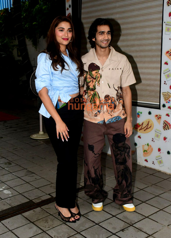 Photos: Saiee Manjrekar and Shantanu Maheshwari snapped promoting their film Auron Mein Kahan Dum Tha