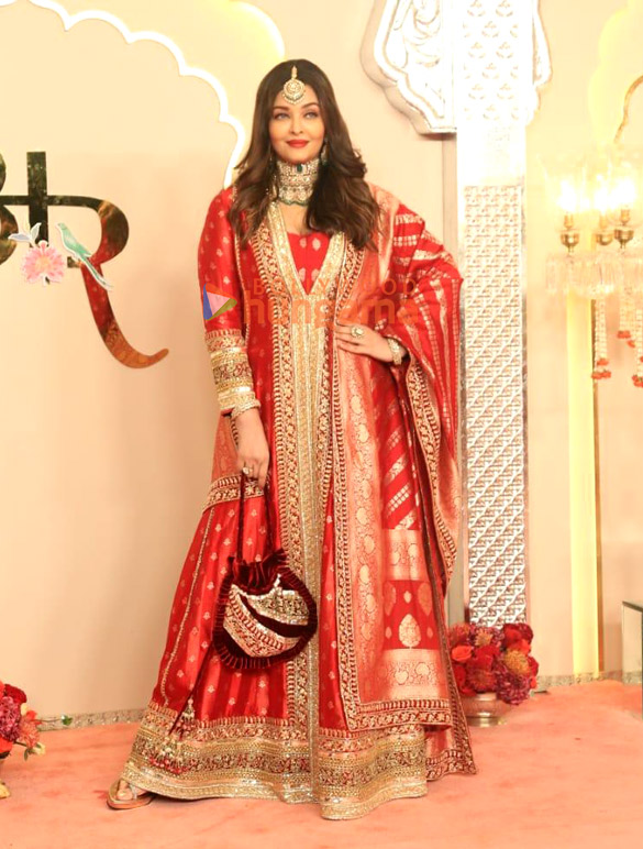 photos shah rukh khan salman khan aishwarya rai bachchan amitabh bachchan janhvi kapoor ananya panday john cena sara ali khan and others attend the wedding ceremony of anant ambani and radhika 7 photos shah rukh khan salman khan aishwarya rai bachchan amitabh bachchan janhvi kapoor ananya panday john cena sara ali khan and others attend the wedding ceremony of anant ambani and radhika 7