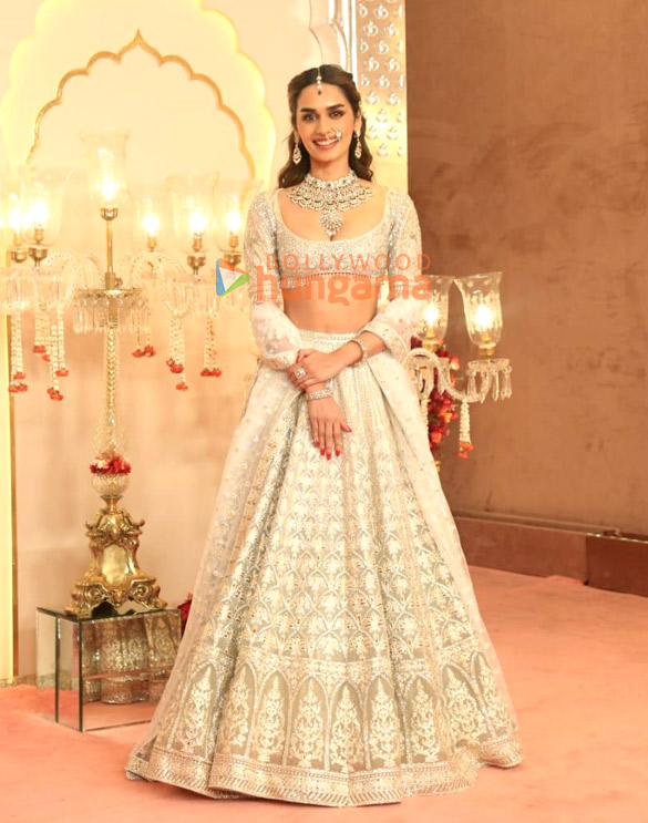 photos shah rukh khan salman khan aishwarya rai bachchan amitabh bachchan janhvi kapoor ananya panday john cena sara ali khan and others attend the wedding ceremony of anant ambani and radhika 9