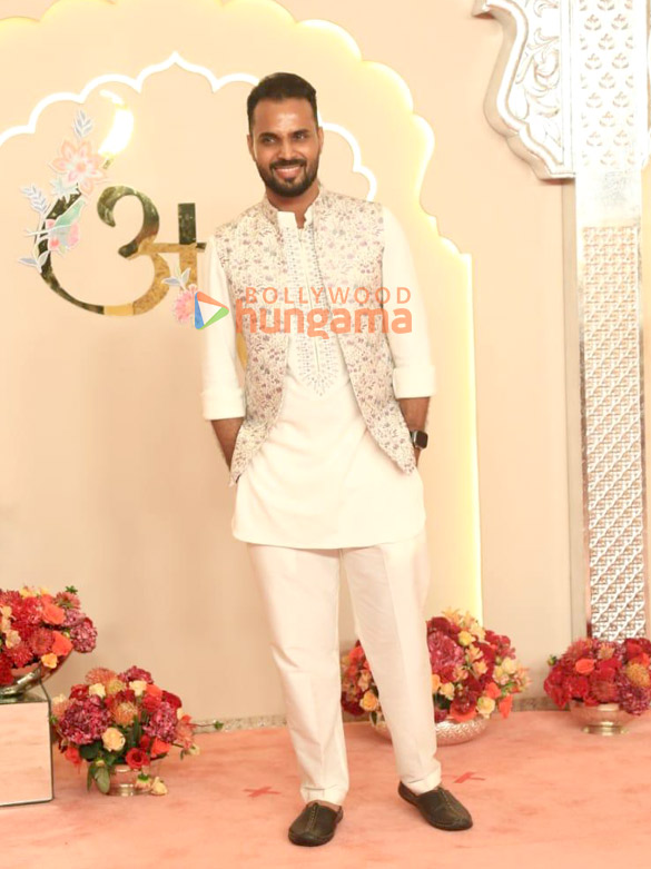 photos shah rukh khan salman khan aishwarya rai bachchan amitabh bachchan janhvi kapoor ananya panday john cena sara ali khan and others attend the wedding ceremony of anant ambani and radhika 16