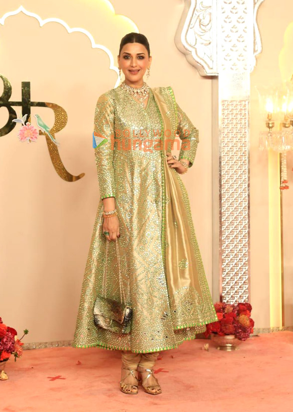 photos shah rukh khan salman khan ananya panday john cena sara ali khan and others attend the wedding ceremony of anant ambani and radhika merchant 1123 7
