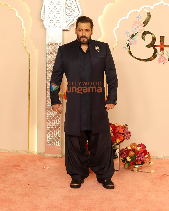 photos shah rukh khan salman khan ananya panday john cena sara ali khan and others attend the wedding ceremony of anant ambani and radhika merchant 3 photos shah rukh khan salman khan ananya panday john cena sara ali khan and others attend the wedding ceremony of anant ambani and radhika merchant 3
