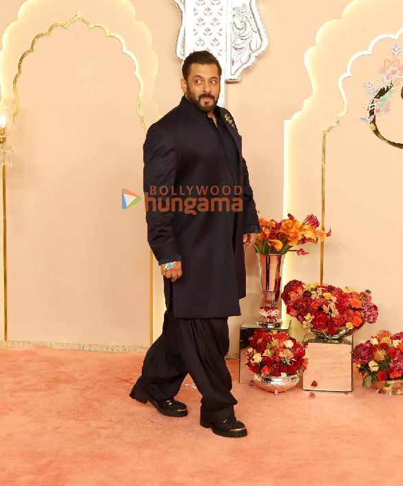 photos shah rukh khan salman khan ananya panday john cena sara ali khan and others attend the wedding ceremony of anant ambani and radhika merchant 4 photos shah rukh khan salman khan ananya panday john cena sara ali khan and others attend the wedding ceremony of anant ambani and radhika merchant 4