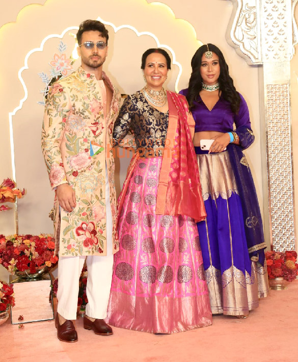 photos shah rukh khan salman khan ananya panday john cena sara ali khan and others attend the wedding ceremony of anant ambani and radhika merchant 905 2