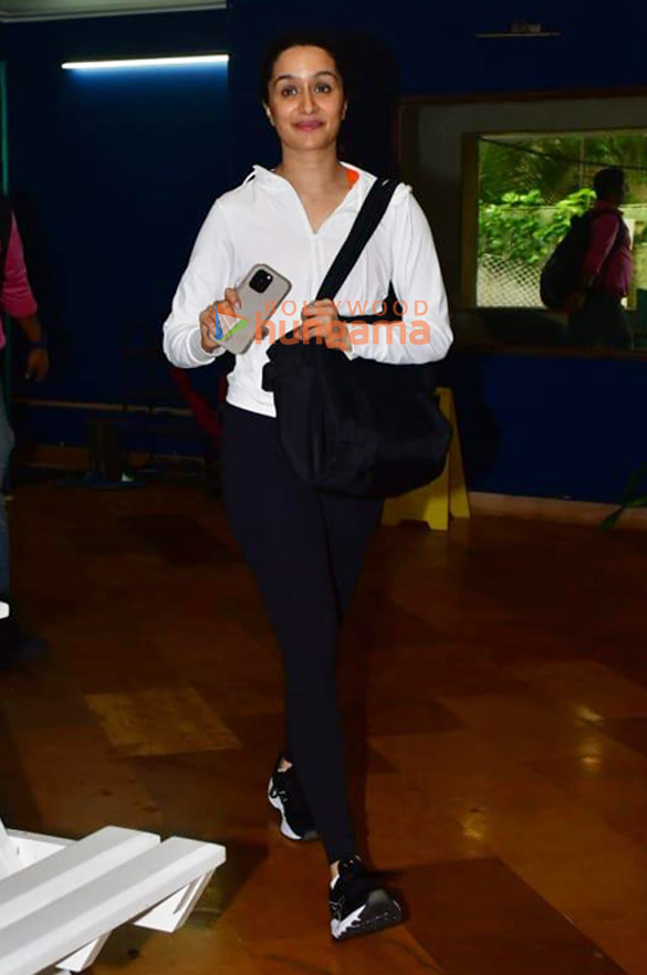 photos shraddha kapoor snapped in juhu 4 18