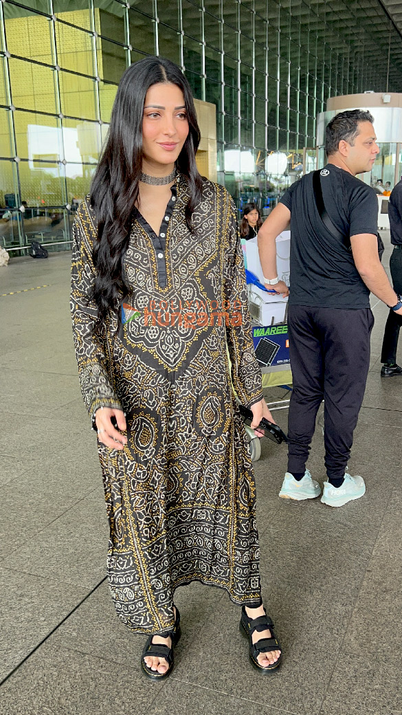 photos shruti haasan neha bhasin and divyanka tripathi snapped at the airport 4