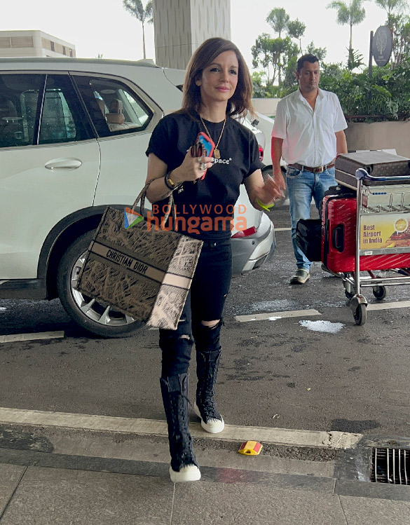 Photos: Sussanne Khan, Rashmika Mandanna and Anupam Kher snapped at the airport Photos: Sussanne Khan, Rashmika Mandanna and Anupam Kher snapped at the airport