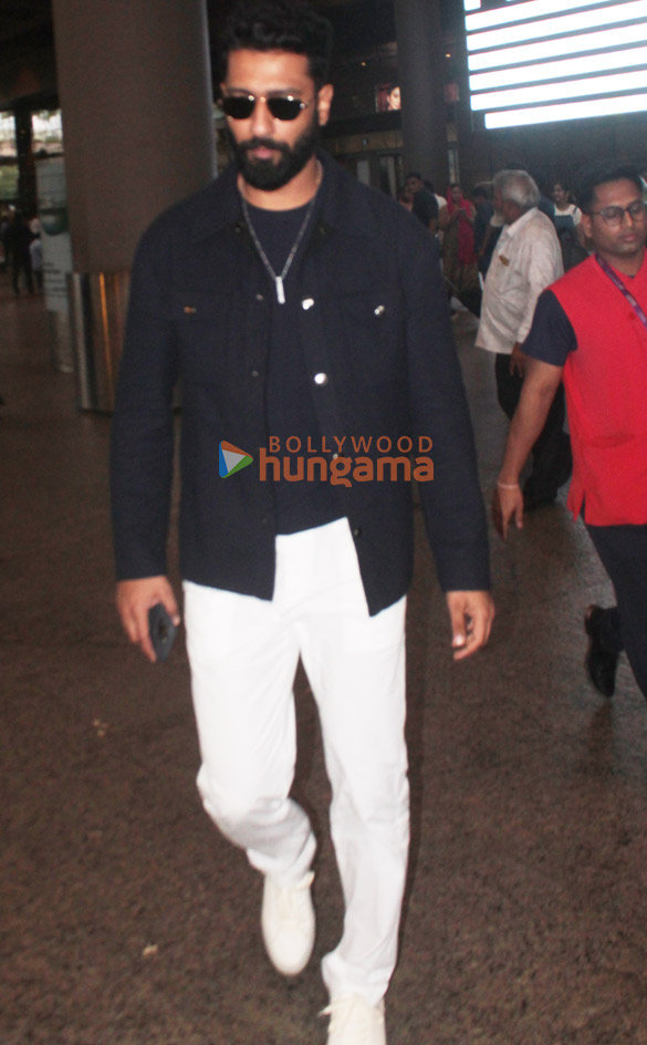 photos vicky kaushal and ammy virk snapped at the airport 9