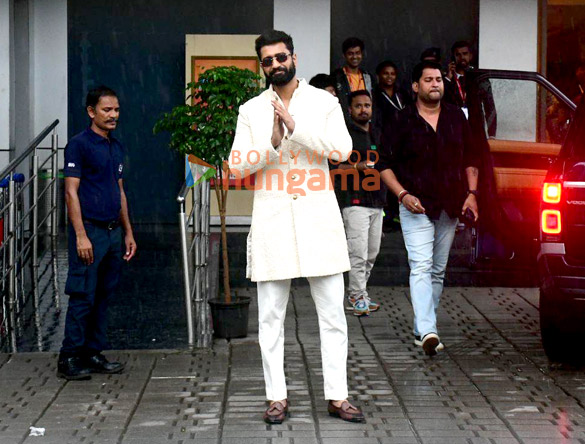 photos vicky kaushal snapped at kalina airport 6