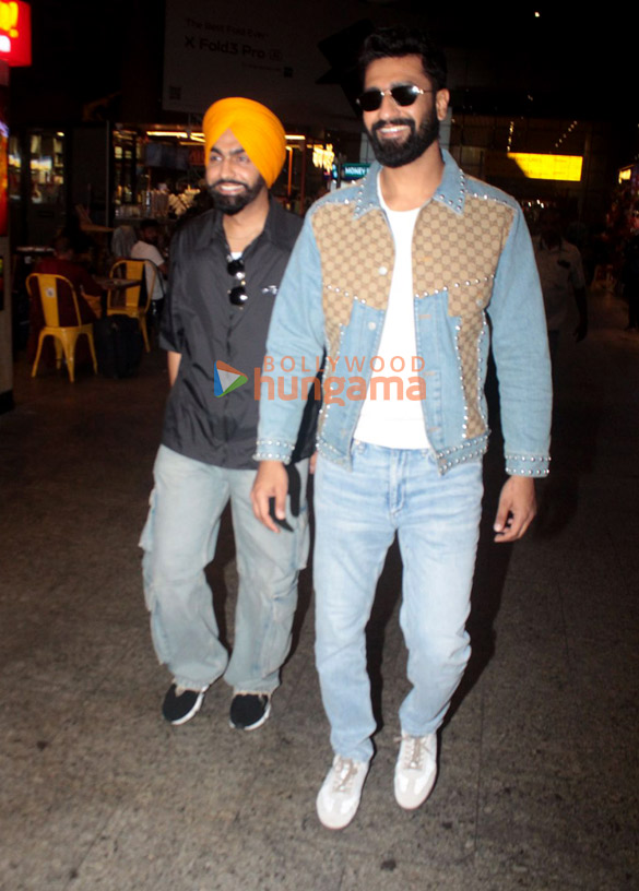 photos vicky kaushal and ammy virk snapped at the airport 2