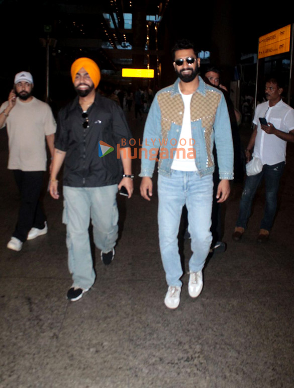 photos vicky kaushal and ammy virk snapped at the airport 4