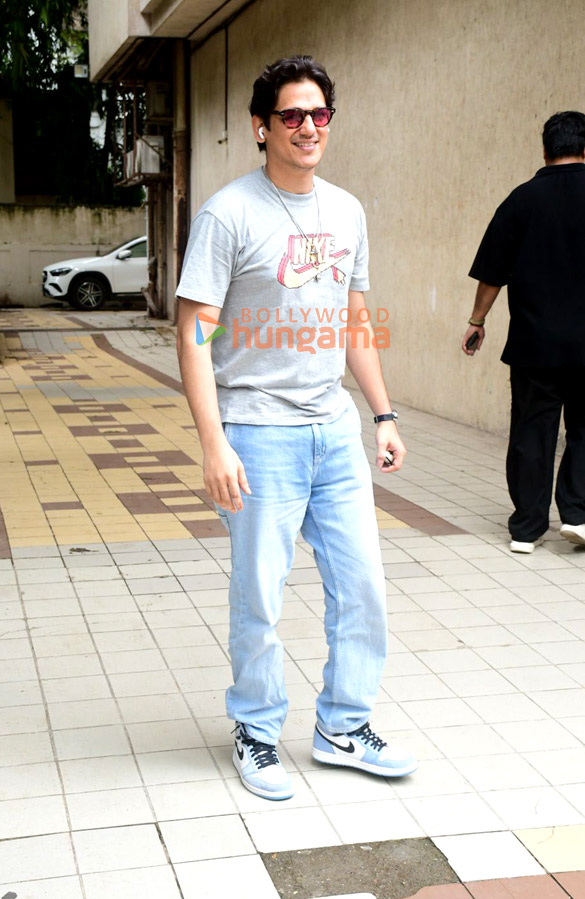 photos vijay varma snapped in bandra 3 2