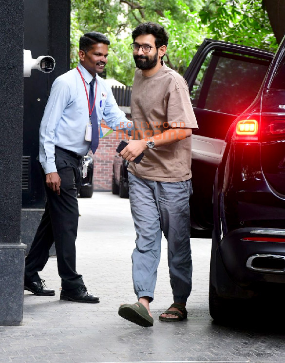 photos vikrant massey snapped at excel entertainments office in khar 2