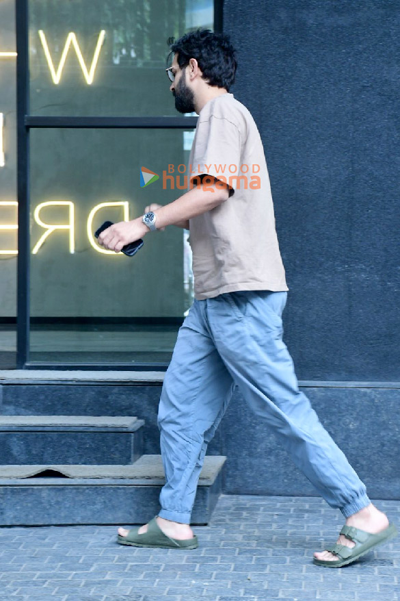 photos vikrant massey snapped at excel entertainments office in khar 3