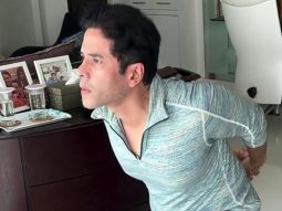 Effortless balancing technique! Tusshar Kapoor
