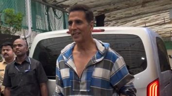 So fit! Akshay Kumar strikes a pose for paps as he gets clicked