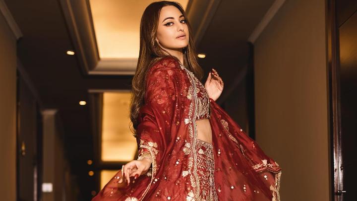 Sonakshi Sinha: “Stree, Munjya, Kakuda ka WhatsApp group hota toh…” | Riteish Deshmukh | Aditya Sarpotdar | Saqib Saleem Sonakshi Sinha: “Stree, Munjya, Kakuda ka WhatsApp group hota toh…” | Riteish Deshmukh | Aditya Sarpotdar | Saqib Saleem