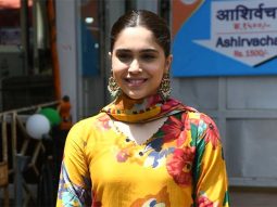 Sharvari Wagh seeks blessings at Siddhivinayak temple on Vedaa release day