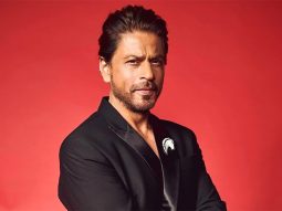 Shah Rukh Khan makes an entry through kitchen at Siddharth Anand birthday bash