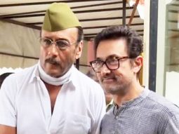 Aamir Khan gets clicked with Jackie Shroff & Shah Rukh Khan at a prayer meet