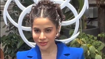 Getting hypnotized by her beauty! Uorfi Javed